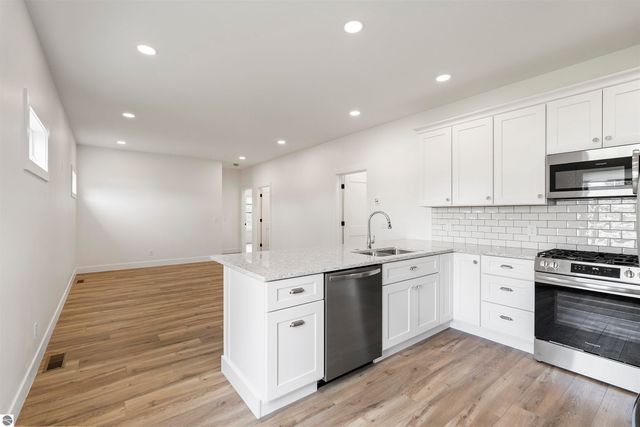 202 W Carpenter Street, Charlevoix, MI 49720