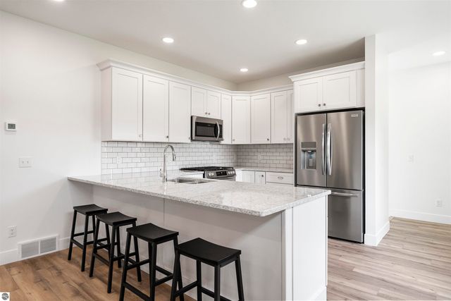 202 W Carpenter Street, Charlevoix, MI 49720