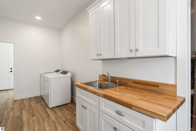 202 W Carpenter Street, Charlevoix, MI 49720