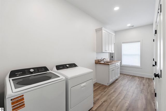 202 W Carpenter Street, Charlevoix, MI 49720