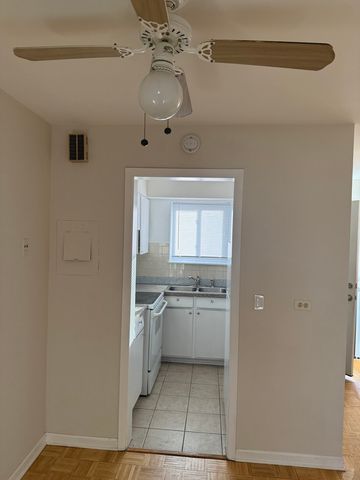 1509 Brown Street 11E, Des Plaines, IL 60016