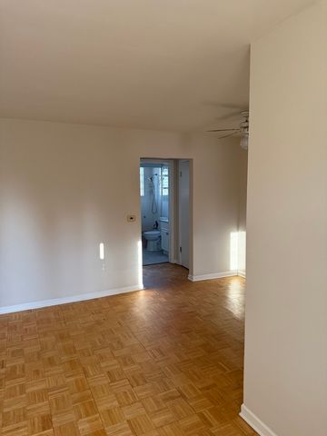 1509 Brown Street 11E, Des Plaines, IL 60016