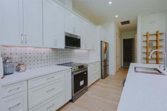 17460 MACASSAR ROAD, Weeki Wachee, FL 34614