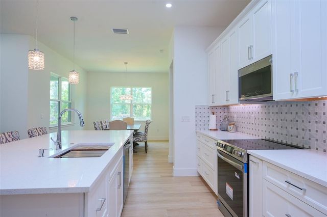 17460 MACASSAR ROAD, Weeki Wachee, FL 34614