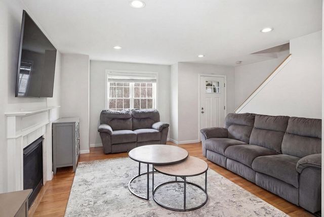 13 Grace Way 79, Tyngsborough, MA 01879