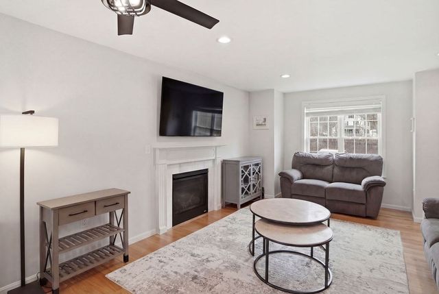 13 Grace Way 79, Tyngsborough, MA 01879