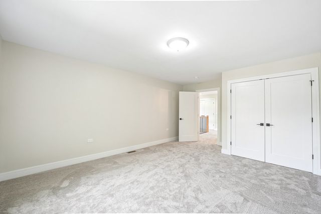 249 E Kenilworth Avenue, Villa Park, IL 60181