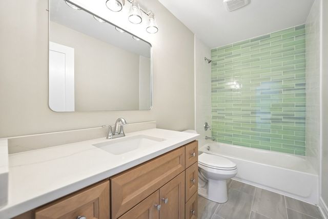 249 E Kenilworth Avenue, Villa Park, IL 60181