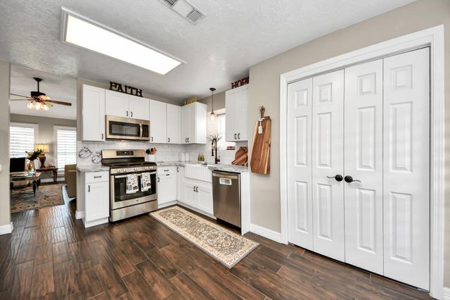 2003 Edinburg Avenue, League City, TX 77573