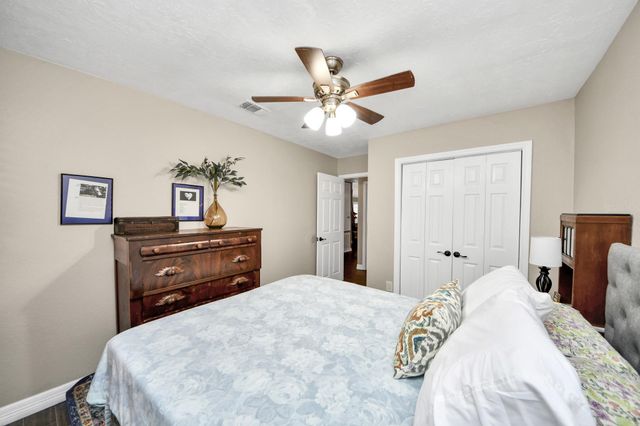 2003 Edinburg Avenue, League City, TX 77573