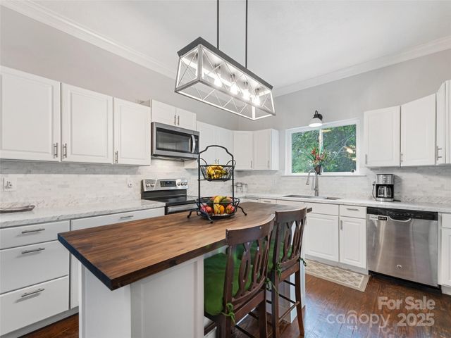 145 Shackford Street 3, Waynesville, NC 28786