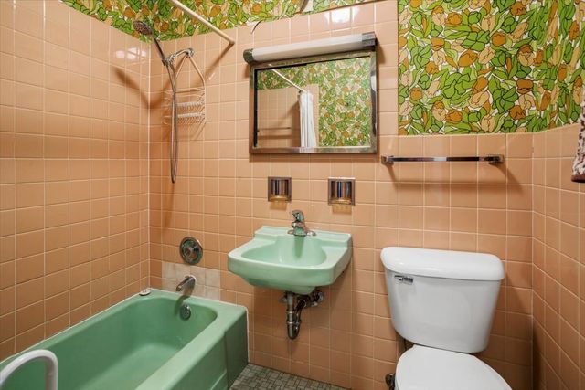 460 W Kathleen Drive, Des Plaines, IL 60016
