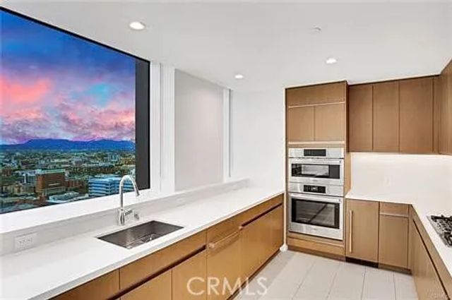 889 Francisco 3206, Los Angeles, CA 90017