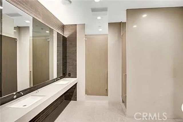 889 Francisco 3206, Los Angeles, CA 90017