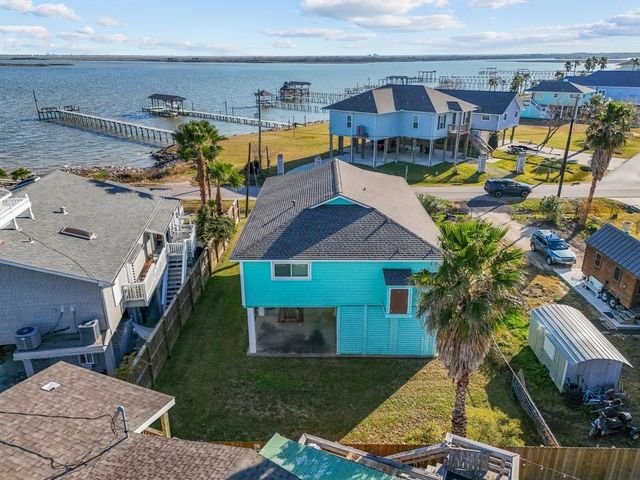 2406 Avenue P, San Leon, TX 77539