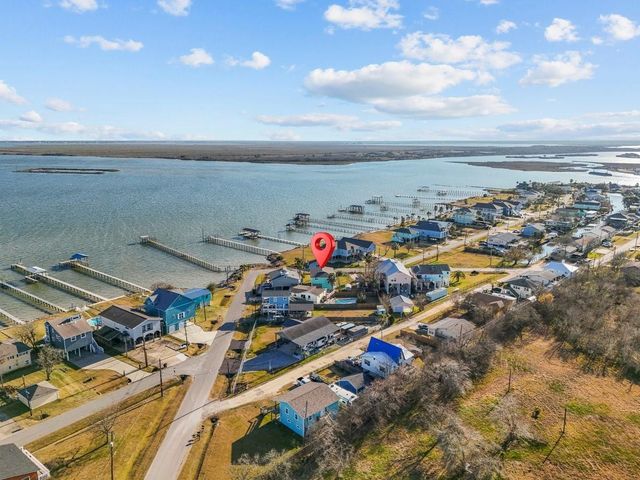 2406 Avenue P, San Leon, TX 77539