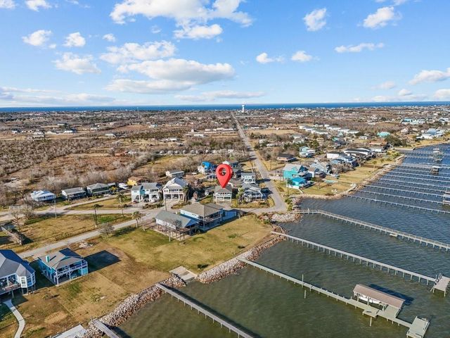 2406 Avenue P, San Leon, TX 77539