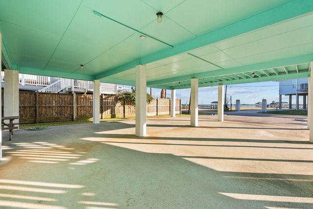 2406 Avenue P, San Leon, TX 77539