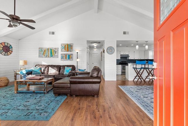 2406 Avenue P, San Leon, TX 77539