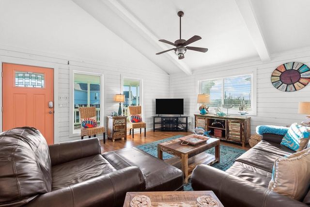 2406 Avenue P, San Leon, TX 77539