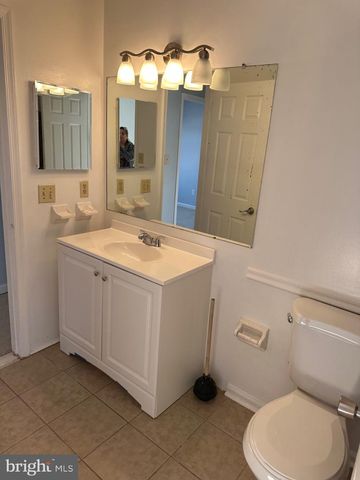 1049 OLD FORGE RD, New Castle, DE 19720