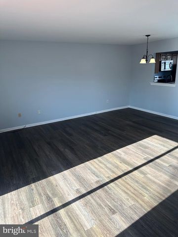 1049 OLD FORGE RD, New Castle, DE 19720