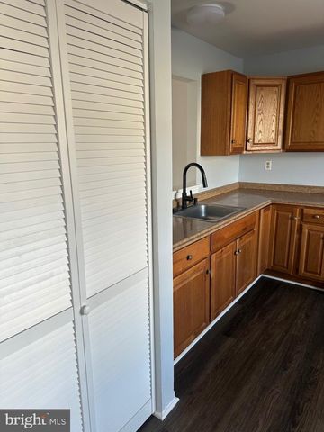 1049 OLD FORGE RD, New Castle, DE 19720