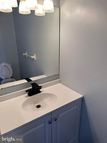 1049 OLD FORGE RD, New Castle, DE 19720