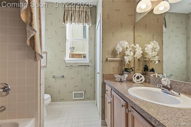 13516 Trotters Lane, Sterling Heights, MI 48313