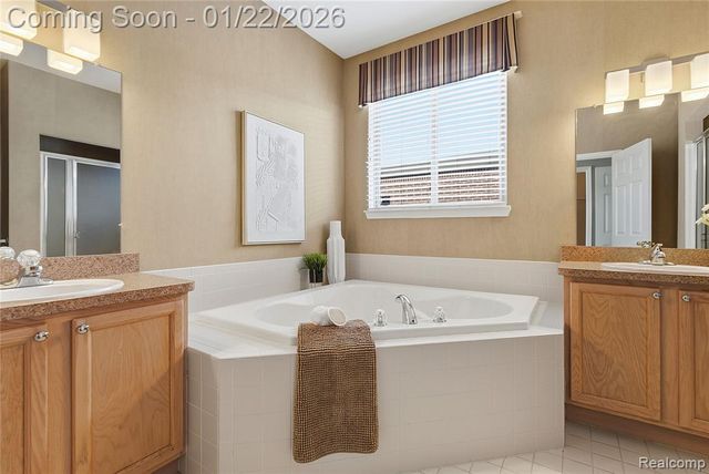 13516 Trotters Lane, Sterling Heights, MI 48313