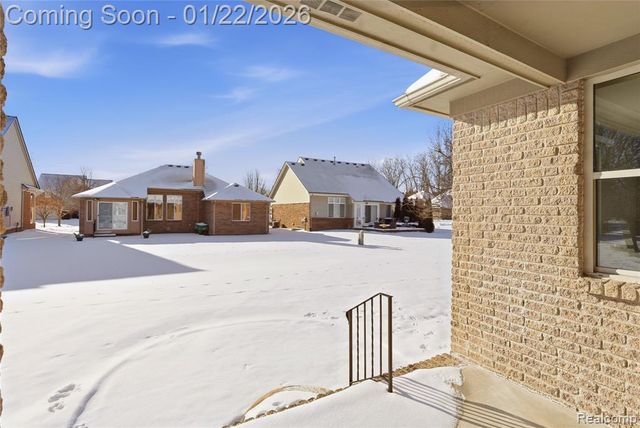 13516 Trotters Lane, Sterling Heights, MI 48313