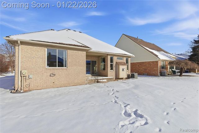 13516 Trotters Lane, Sterling Heights, MI 48313