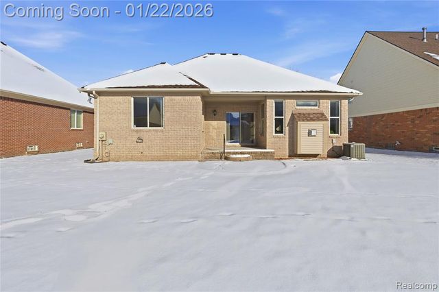 13516 Trotters Lane, Sterling Heights, MI 48313