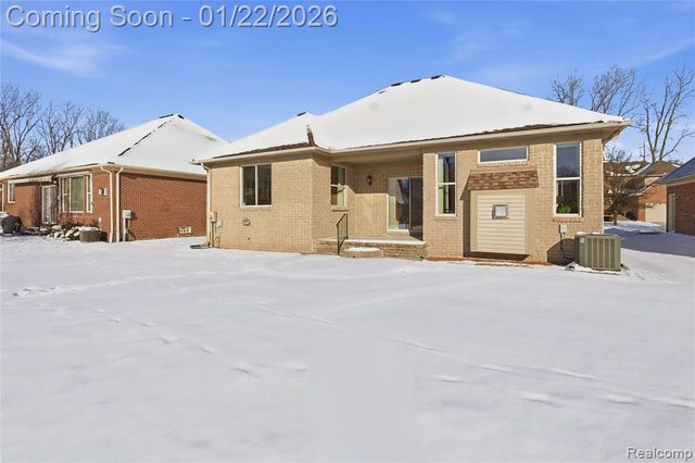 13516 Trotters Lane, Sterling Heights, MI 48313