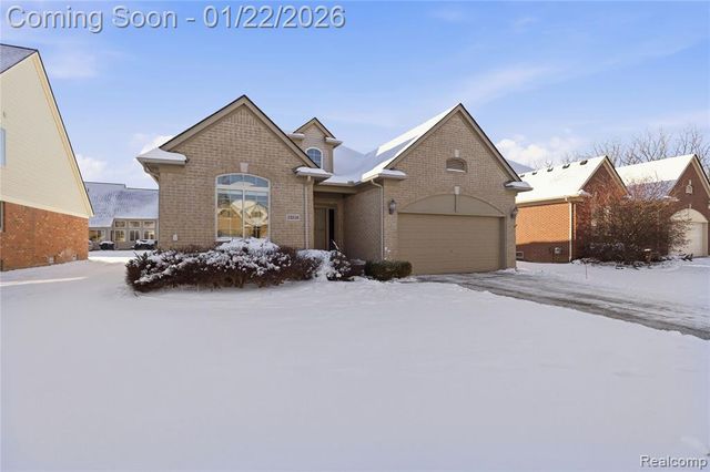 13516 Trotters Lane, Sterling Heights, MI 48313