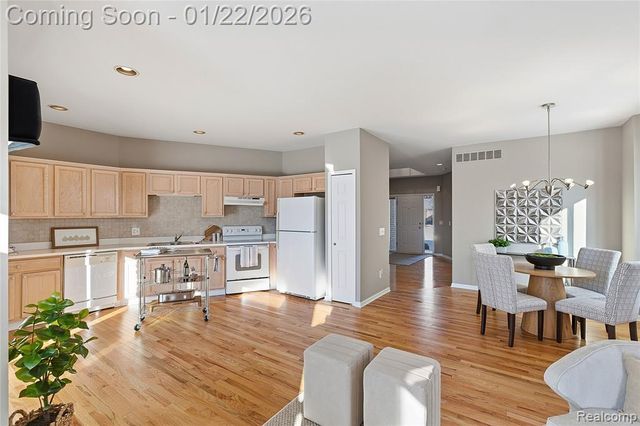 13516 Trotters Lane, Sterling Heights, MI 48313