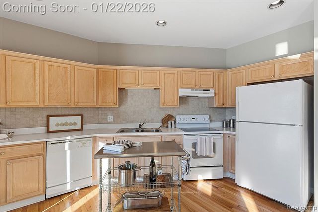 13516 Trotters Lane, Sterling Heights, MI 48313