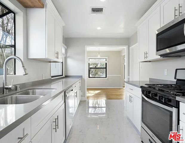 16857 Halper Street, Encino, CA 91436
