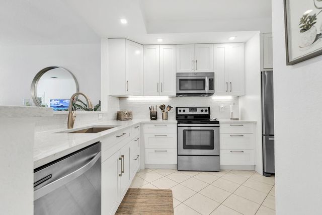 4212 SW 11th Street, Deerfield Beach, FL 33442