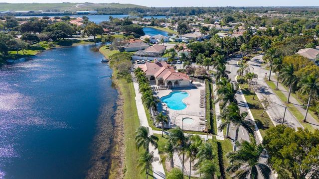 4212 SW 11th Street, Deerfield Beach, FL 33442