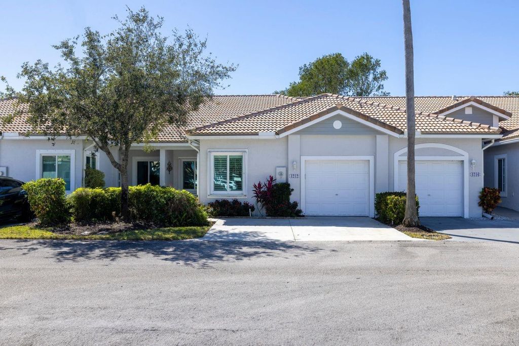 4212 SW 11th Street, Deerfield Beach, FL 33442