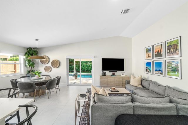 4020 NW 2nd Court, Delray Beach, FL 33445