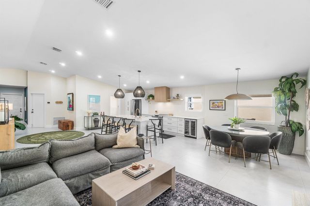 4020 NW 2nd Court, Delray Beach, FL 33445