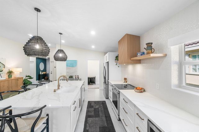 4020 NW 2nd Court, Delray Beach, FL 33445