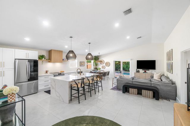 4020 NW 2nd Court, Delray Beach, FL 33445