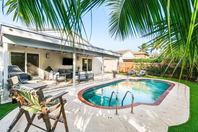 4020 NW 2nd Court, Delray Beach, FL 33445