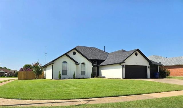 1520 W Agate Way, Mustang, OK 73064