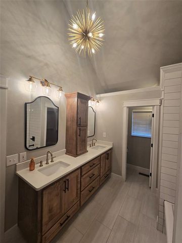 1520 W Agate Way, Mustang, OK 73064