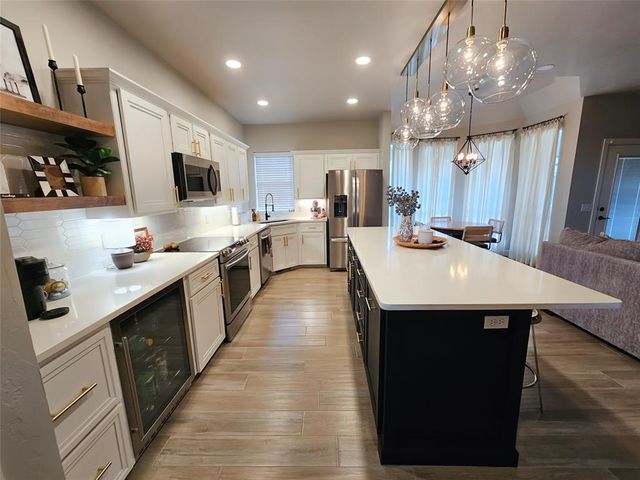 1520 W Agate Way, Mustang, OK 73064