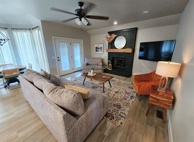 1520 W Agate Way, Mustang, OK 73064